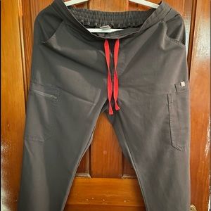 Women’s Figs Yola Charcoal scrub pants